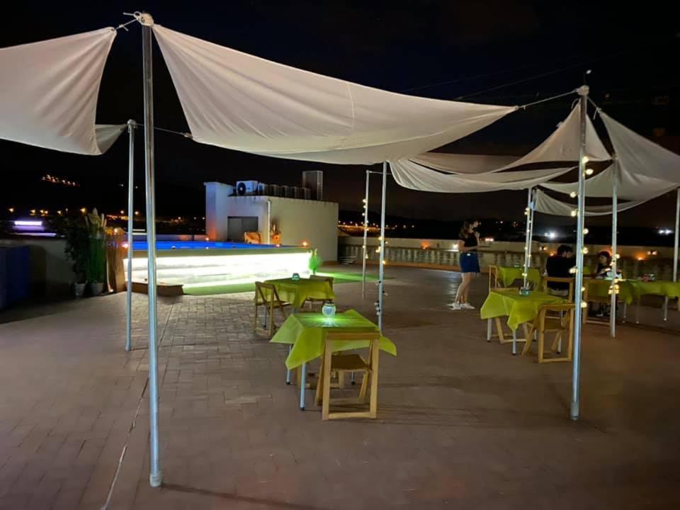 Hotel Fonda Neus Sant Sadurní dʼAnoia Εξωτερικό φωτογραφία