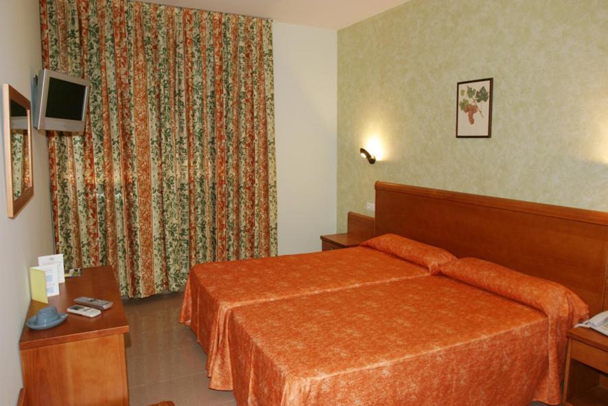 Hotel Fonda Neus Sant Sadurní dʼAnoia Εξωτερικό φωτογραφία