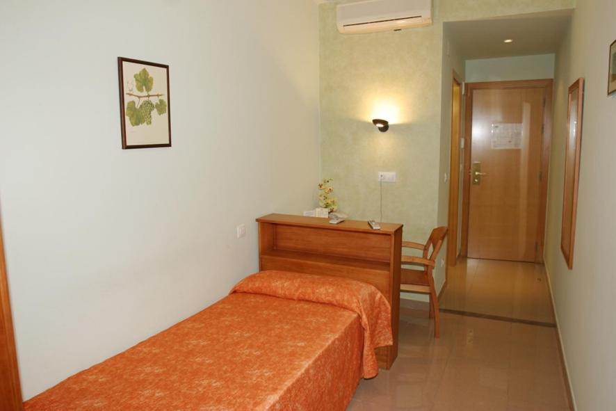 Hotel Fonda Neus Sant Sadurní dʼAnoia Εξωτερικό φωτογραφία