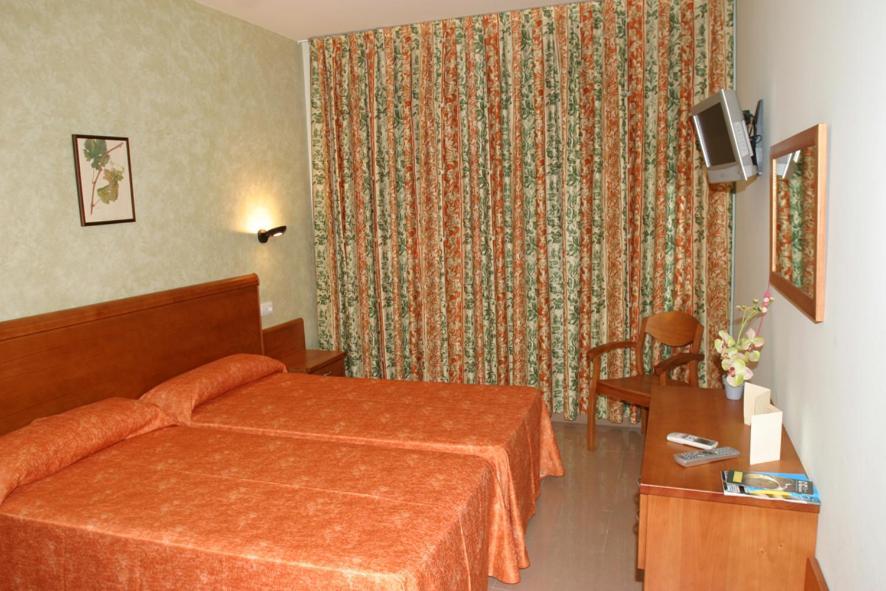 Hotel Fonda Neus Sant Sadurní dʼAnoia Εξωτερικό φωτογραφία