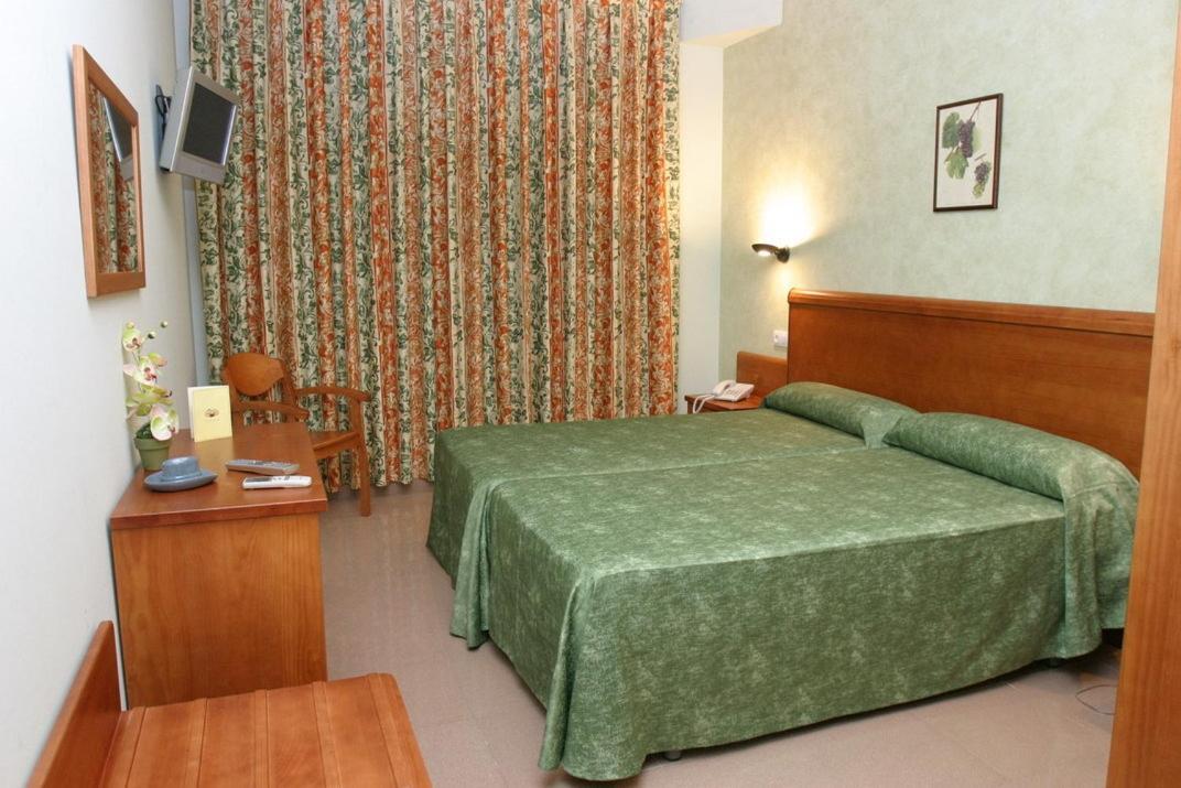 Hotel Fonda Neus Sant Sadurní dʼAnoia Εξωτερικό φωτογραφία